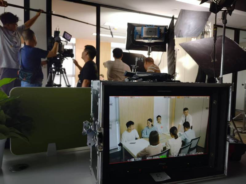 化州市TVC拍摄公司：科技产品视觉化大师，诠释未来感与功能美学
